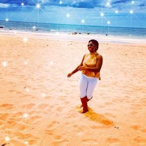 Meet your Posher, Maya